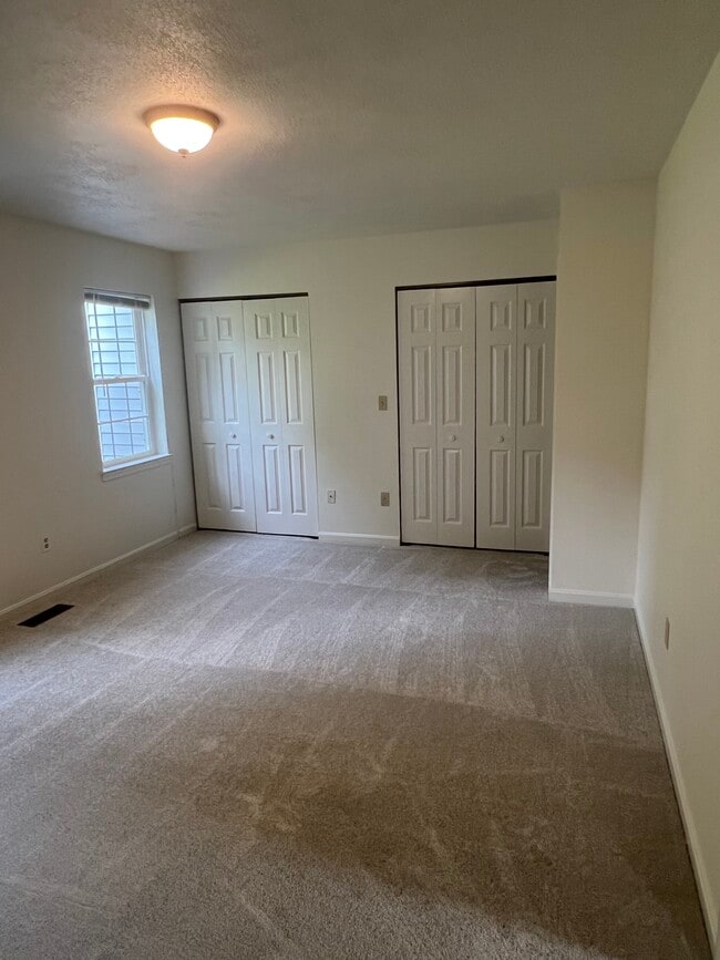 Building Photo - 709 Cambridge Ct