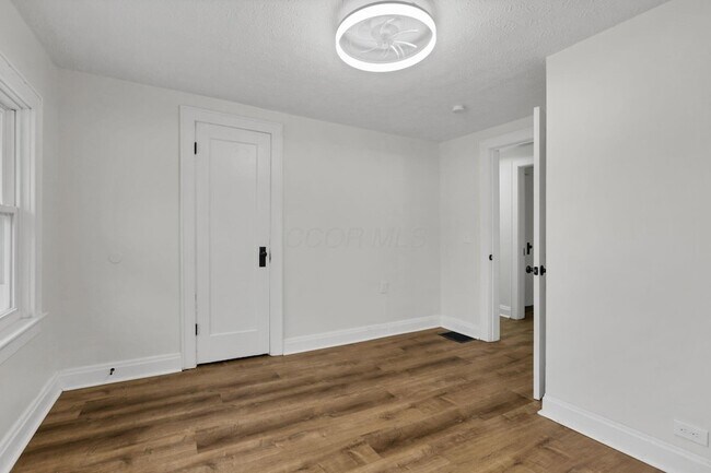 Building Photo - 2365 Stelzer Rd
