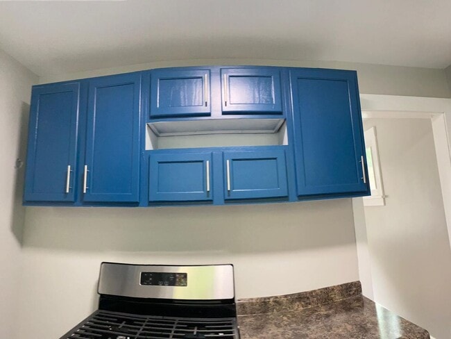 Building Photo - Custom updated rental! All new!