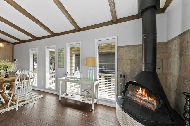 Building Photo - 16603 Jamaica Cove Rd