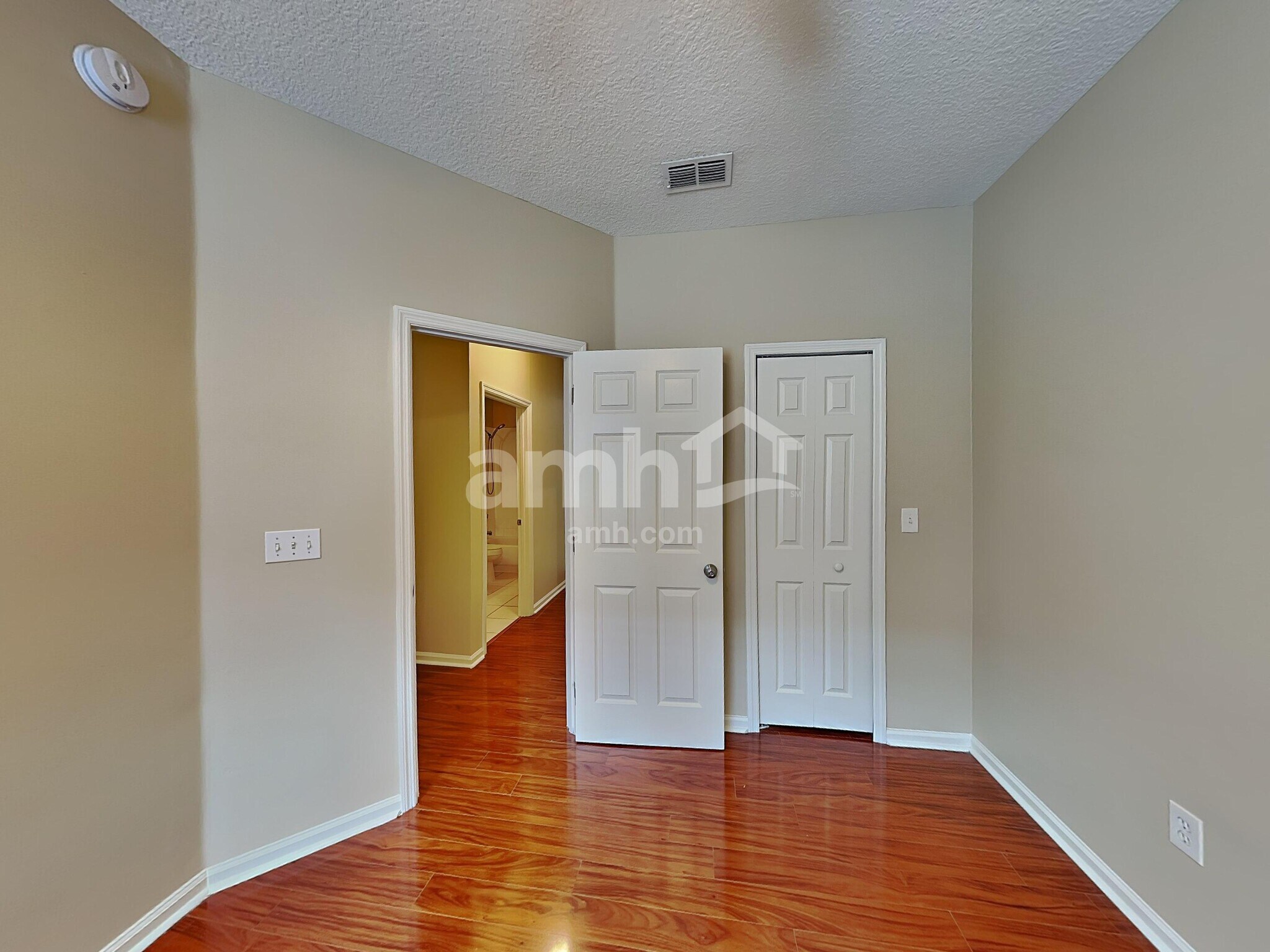 Building Photo - 658 Southland Ln