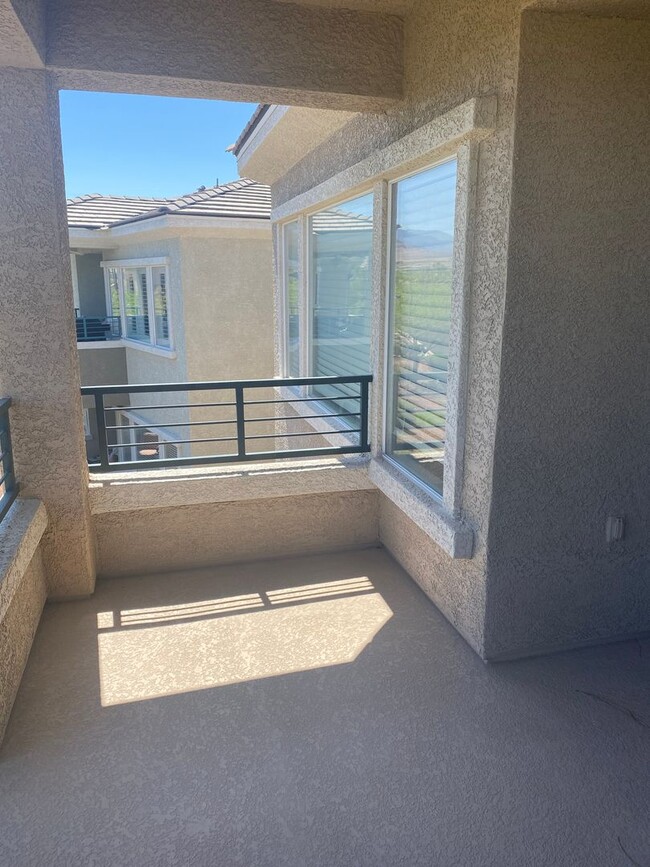 Building Photo - Beautiful 2 bedroom Summerlin Condo