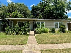 Building Photo - 1408 Romeria Dr