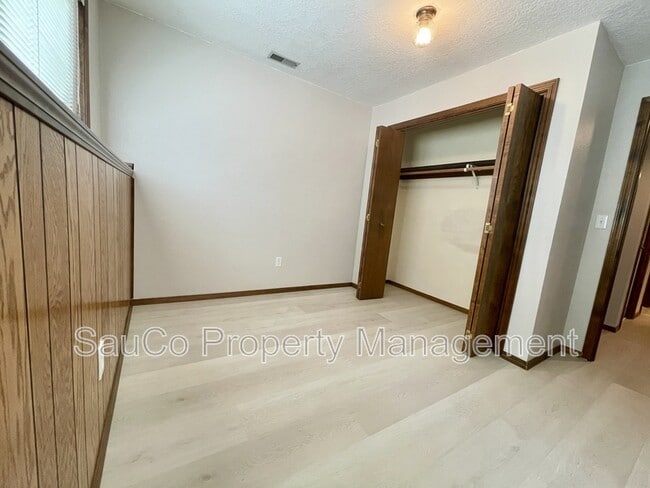 Building Photo - 324 SE 30th Ave