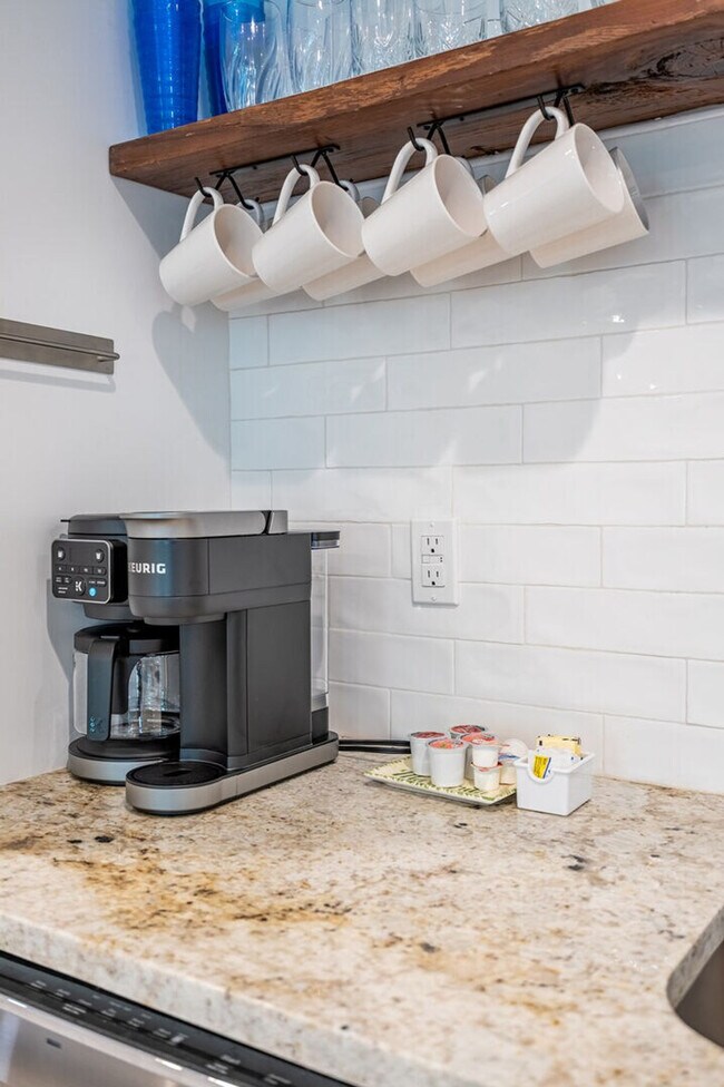 Building Photo - 2617 Caladium Dr NE