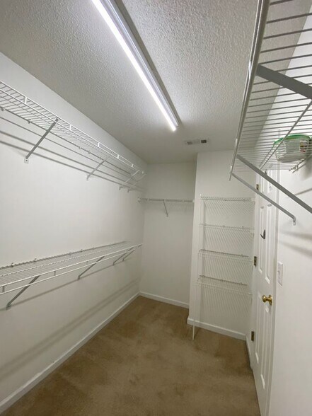 Building Photo - 420 Welbury Ct