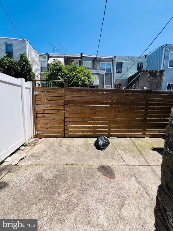 Building Photo - 1609 S 28th St