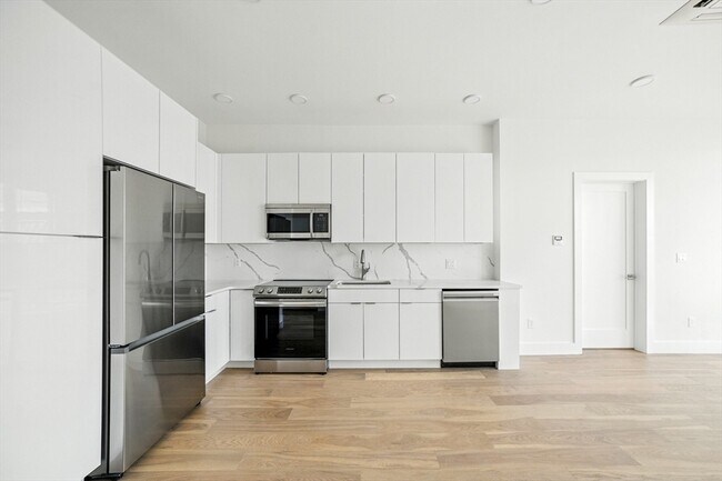 Building Photo - 38 Hichborn St