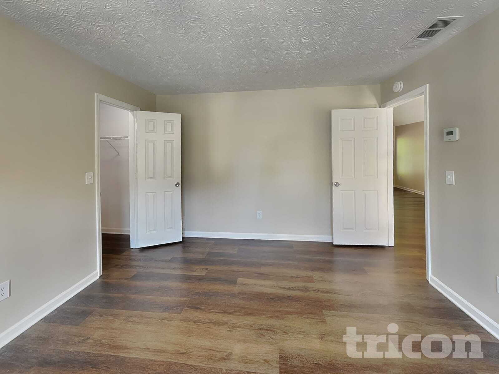 Building Photo - 985 Brookmont Dr S W