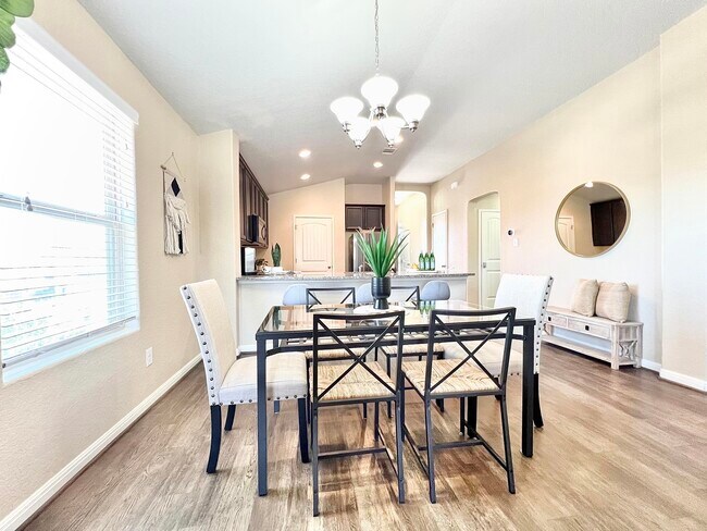 Building Photo - 11235 Silver Rose