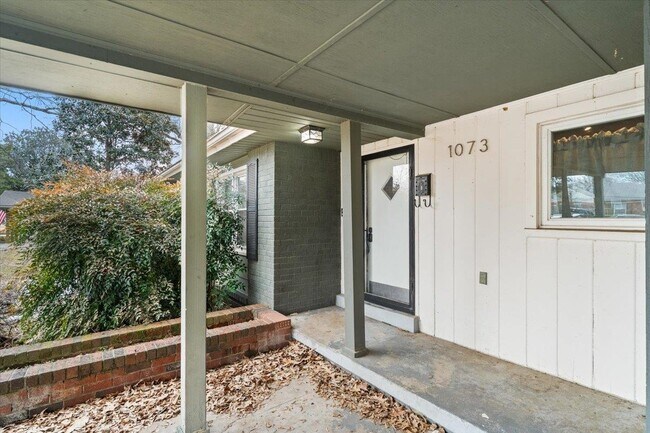 Building Photo - 1073 Ivy Rd