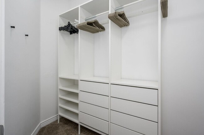 Building Photo - 5450 E Deer Valley Dr