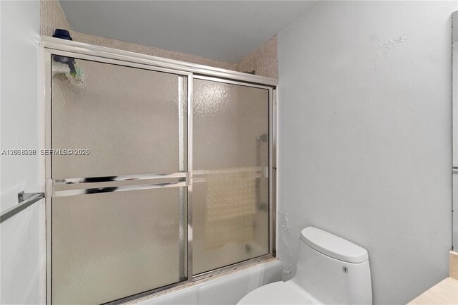 Building Photo - 5001 Collins Ave