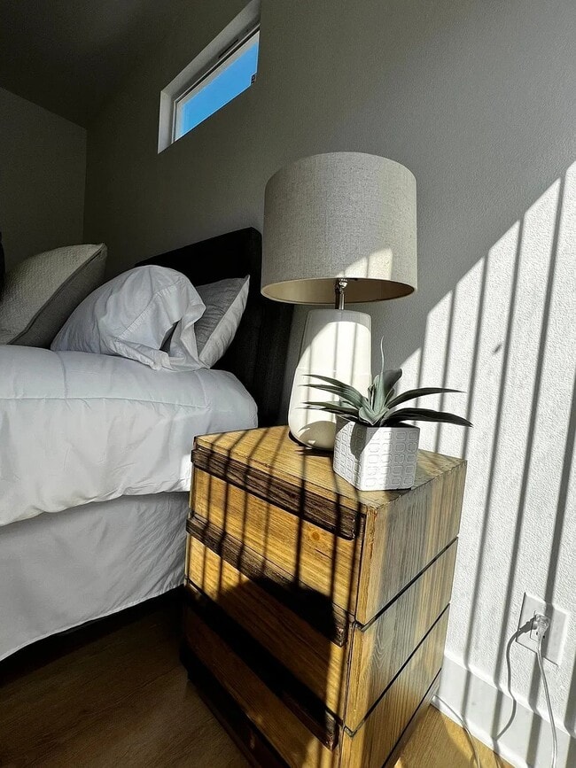 Building Photo - 17 Dart St