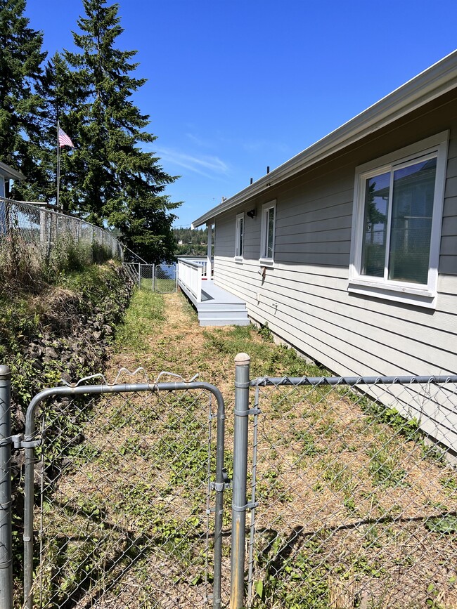 Building Photo - 10216 Steamboat Island Road Northwest