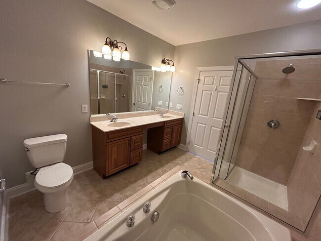 Building Photo - 2 Bedroom | 2 Bathroom Corner Unit Townhom...