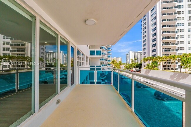 Building Photo - 3430 Galt Ocean Dr