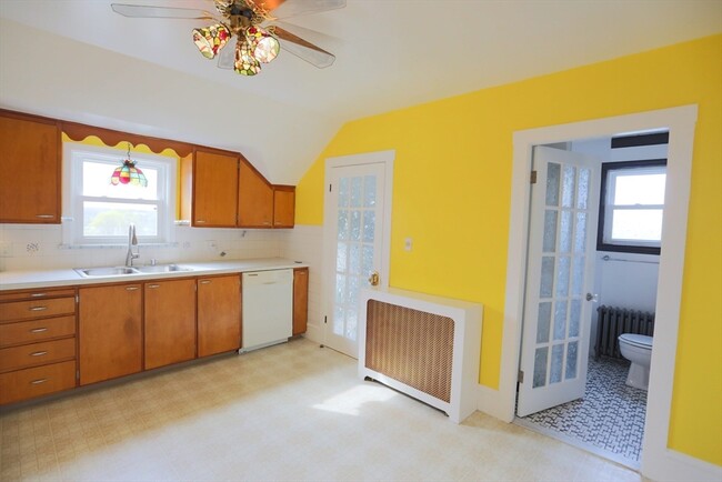 Building Photo - 134 Baldwin St