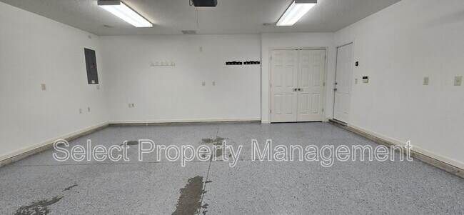 Building Photo - 9121 Brickshire Pkwy