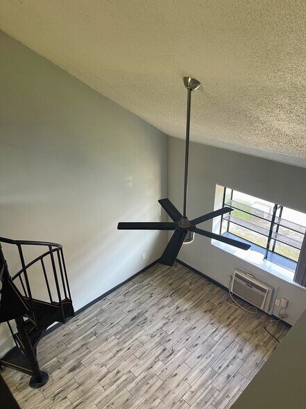 Building Photo - 1264 E 113th Ave