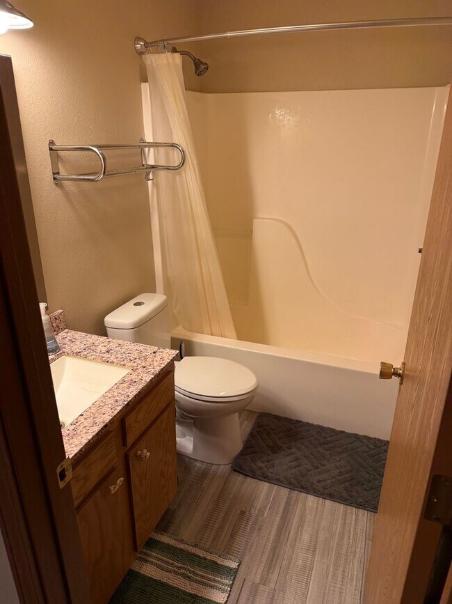 Building Photo - 3140 Stratus Dr