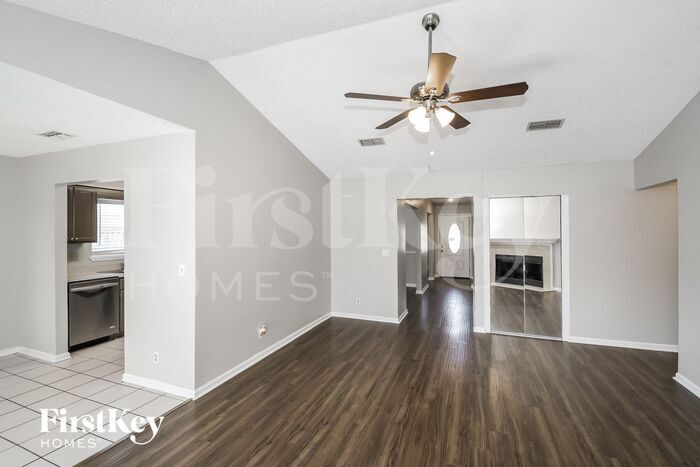 Building Photo - 12732 Clear Springs Dr