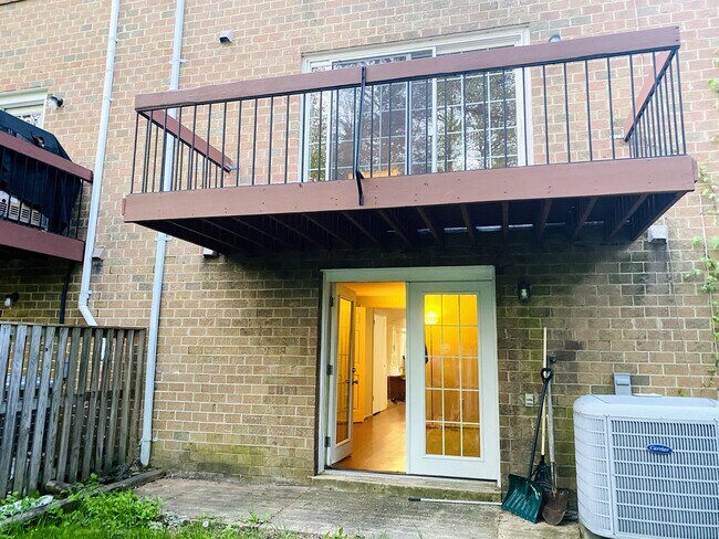 Building Photo - 10690 High Beam Ct