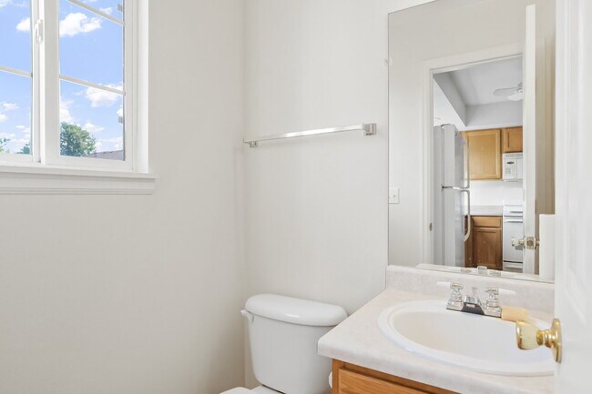 Building Photo - Bright End-Unit Townhome with 3 Beds, 2.5 ...
