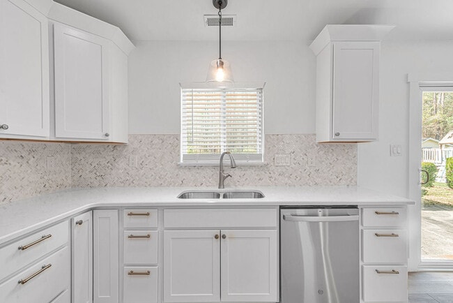 Building Photo - 374 Union Chapel Church Rd