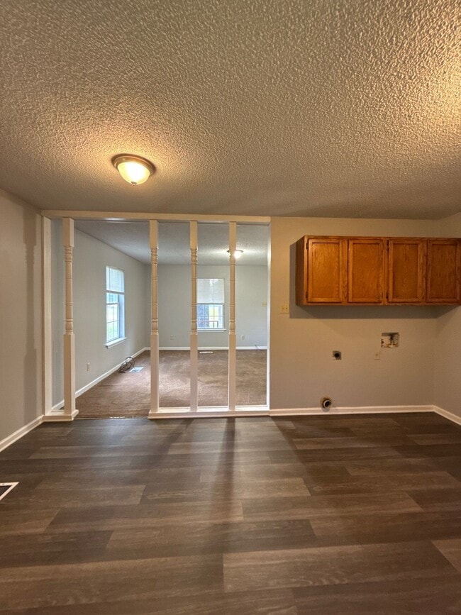 Building Photo - 114 Tuxedo Dr