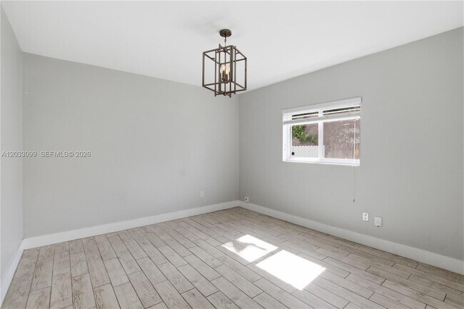 Building Photo - 6511 SW 44th St