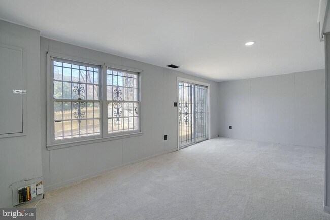 Building Photo - 12346 Woodlawn Ct