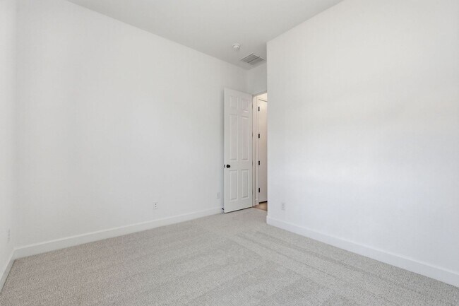 Building Photo - 2942 Manzanilla Ave