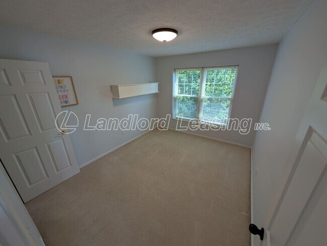 Building Photo - 33317 Fairport Dr