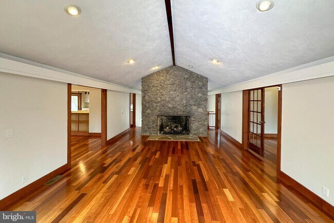 Building Photo - 19 Ridgeview Rd