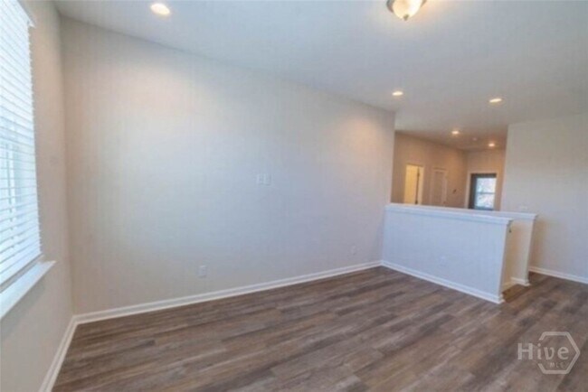 Building Photo - 131 Lower Creek Dr