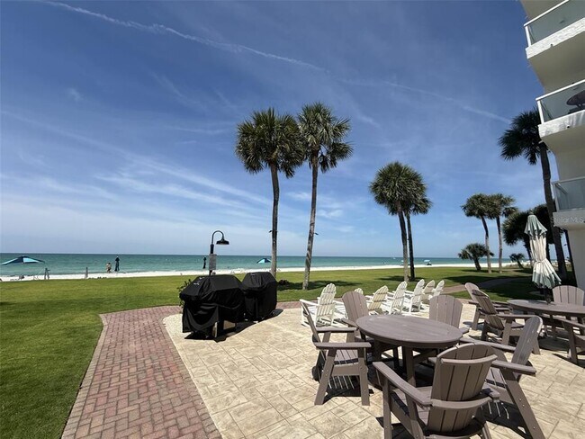 Building Photo - 1050 Longboat Club Rd