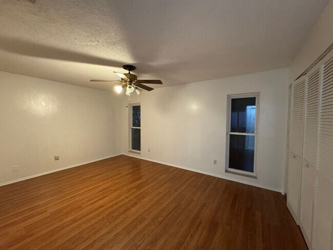 Building Photo - Meadow Woods Pool Home