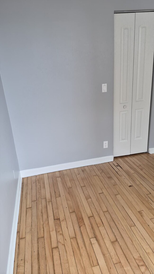 Building Photo - 1555 S Millard Ave