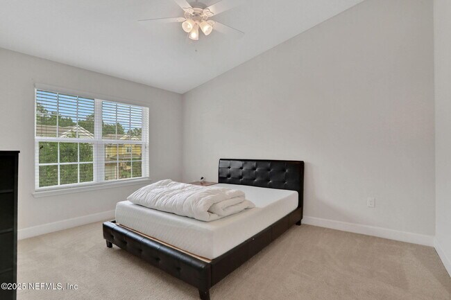 Building Photo - 6846 Roundleaf Dr