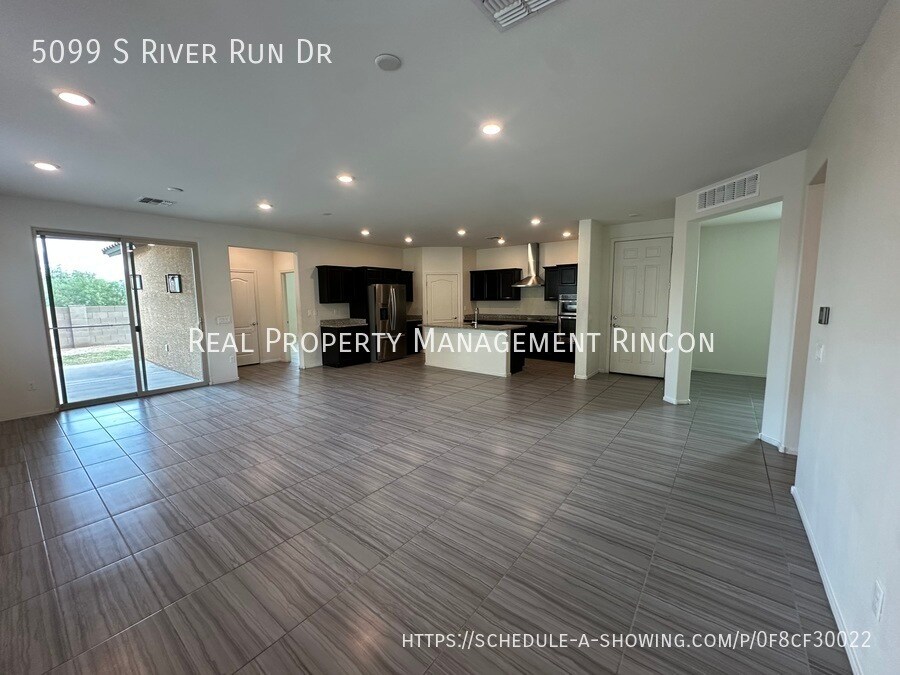 Building Photo - 5099 S River Run Dr