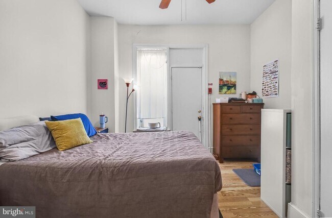 Building Photo - 3017 W Girard Ave
