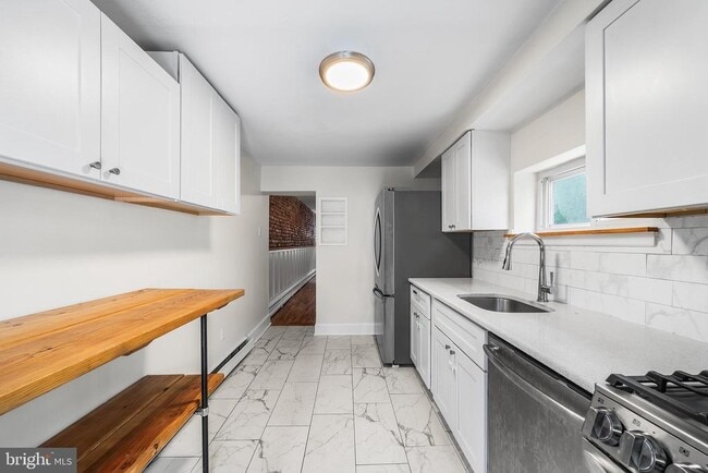 Building Photo - 2415 E Firth St