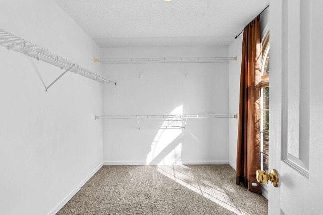 Building Photo - Three Bedroom Rental directly next to Arnall Middle School