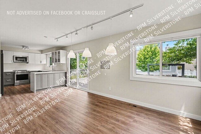 Building Photo - 452 Farmridge Ct