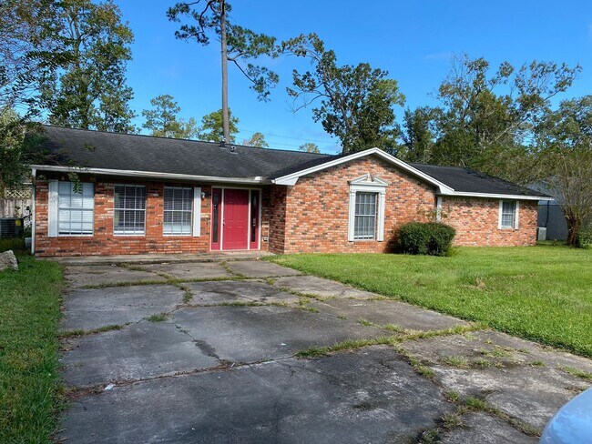 Building Photo - Gorgeous all renovated Home in Sour Lake, TX!