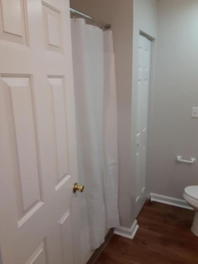 Building Photo - Gorgeous 2 Bedroom, 1 Bathroom Apartment at Millcreek Terrace