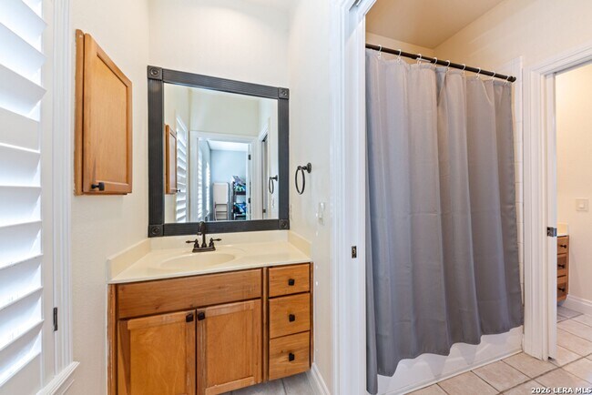 Building Photo - Charming Home Awaits: Spacious & Modern Living in a Prime Location