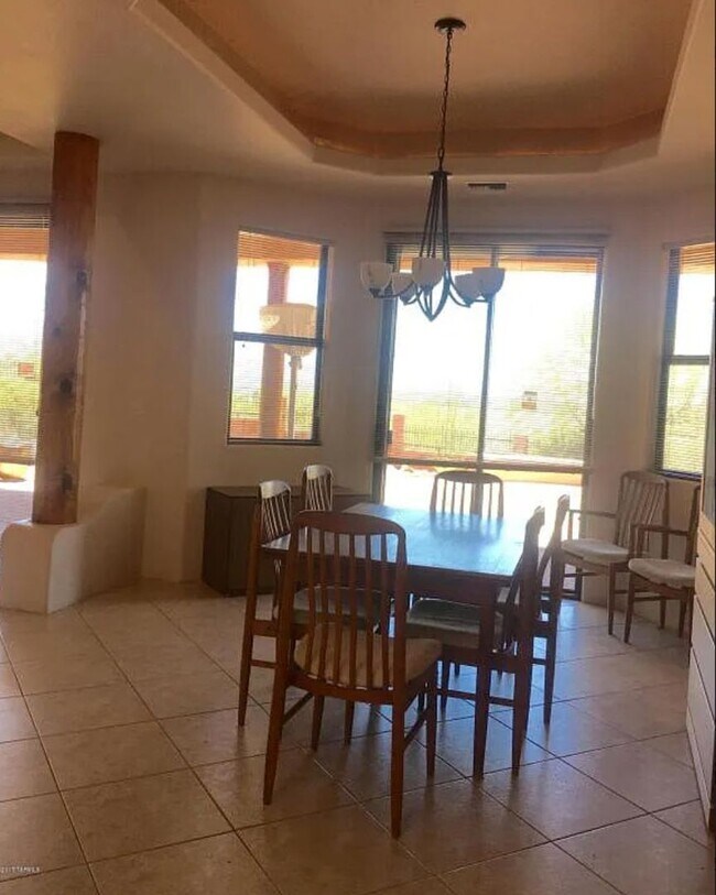 Building Photo - Spacious 4BR House in Tucson