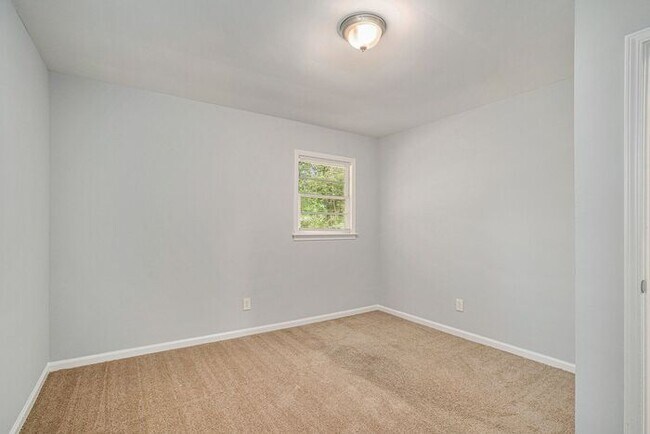 Building Photo - Renovated 4BR/2.5BA Home in Jonesboro!